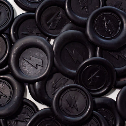 Envelope seals rocker style